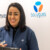 Collaboratrice souriante à l’accueil d’une boutique Bouygues Telecom.