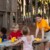 Animatrice encadrant des activités enfants dans un camping