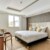 Chambre d'hôtel au design contemporain et élégant