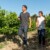 Dégustation de vin au cœur des vignes dans l'Aude