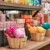 Produits de beauté dans un présentoir Nocibé à Narbonne