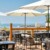 Terrasse de restaurant avec vue sur la mer Méditerranée