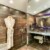 Salle de bain d'hôtel luxueuse avec douche italienne et décoration contemporaine