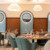 Salle de restaurant au design élégant dans une résidence seniors.