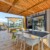 Terrasse d'un mobile-home haut de gamme dans l'Hérault